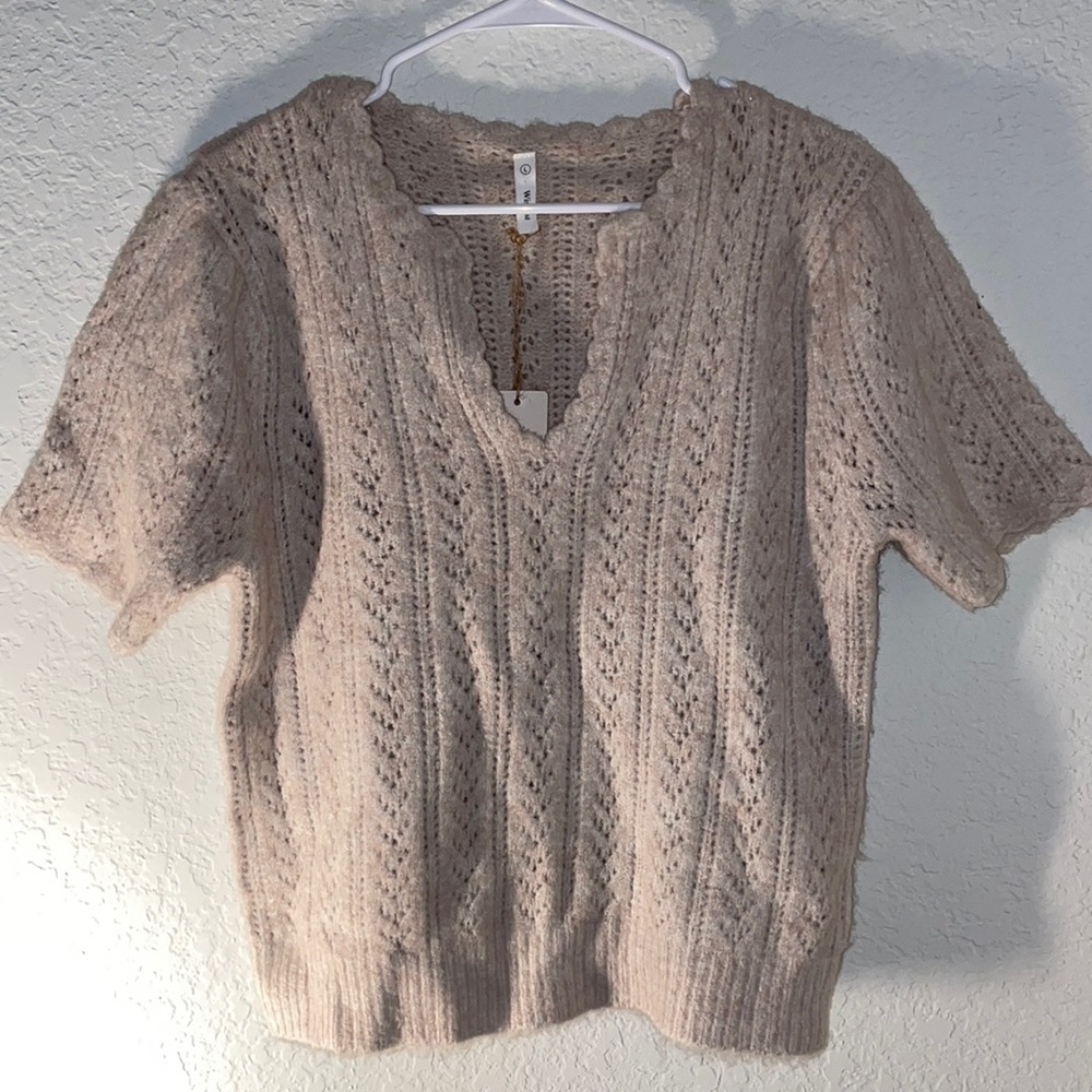 SHORT SLEEVE KNIT SWEATER